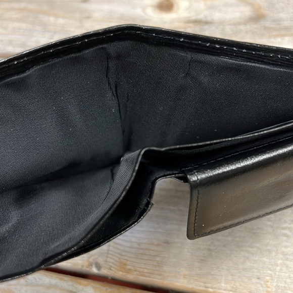 Louis Vuitton Black Epi Wallet - Picture 7 of 16